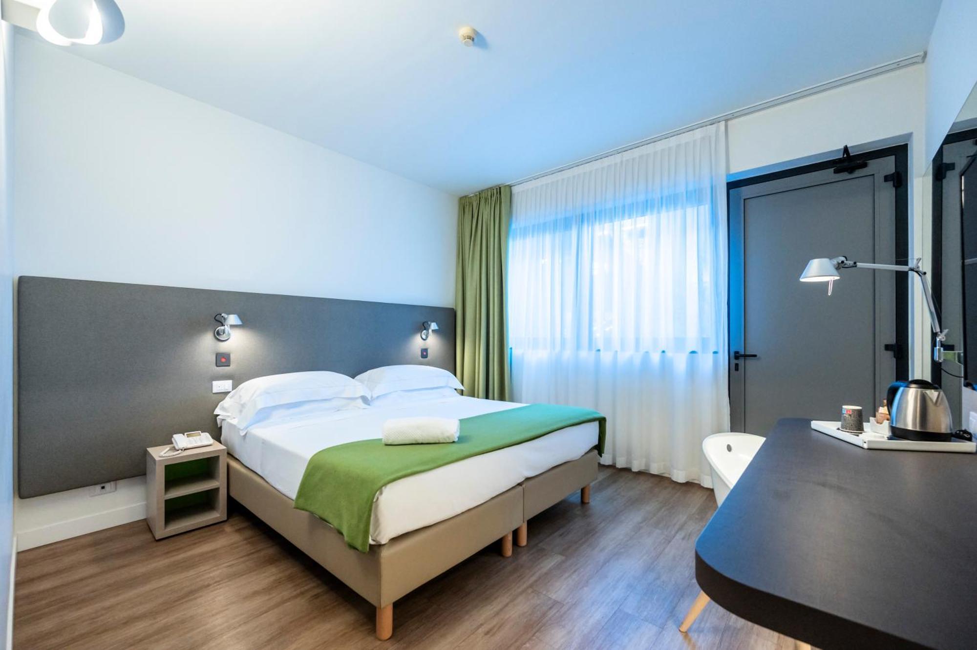 Double or Twin Room - Disability Access,1576686467:JPEG