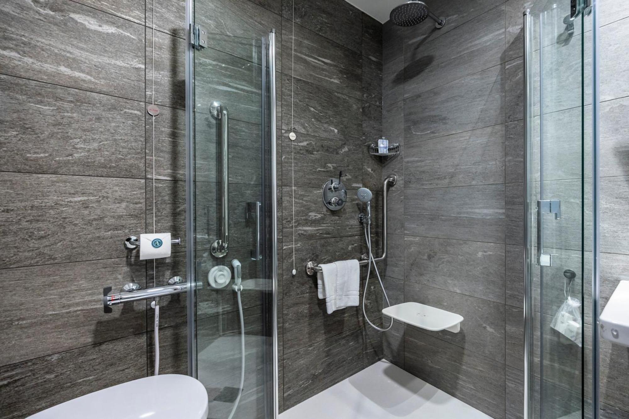 Double or Twin Room Disability Access