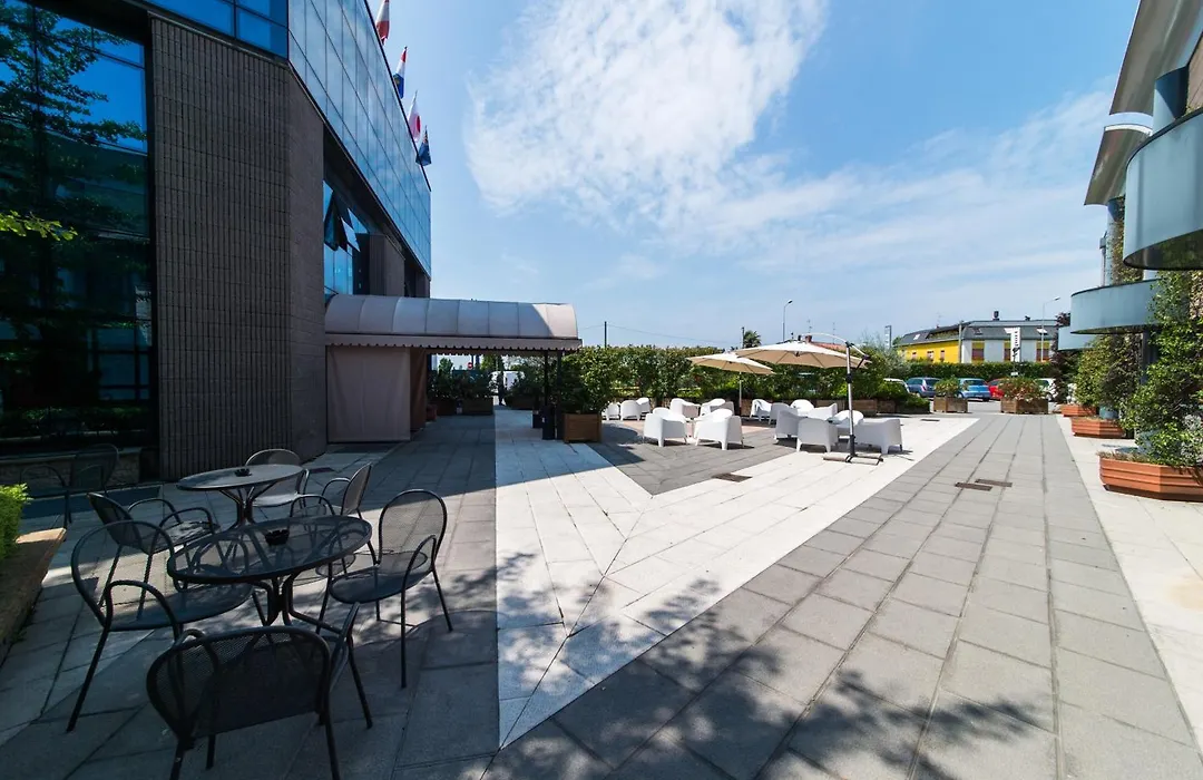Airport Hotel Bergamo-1